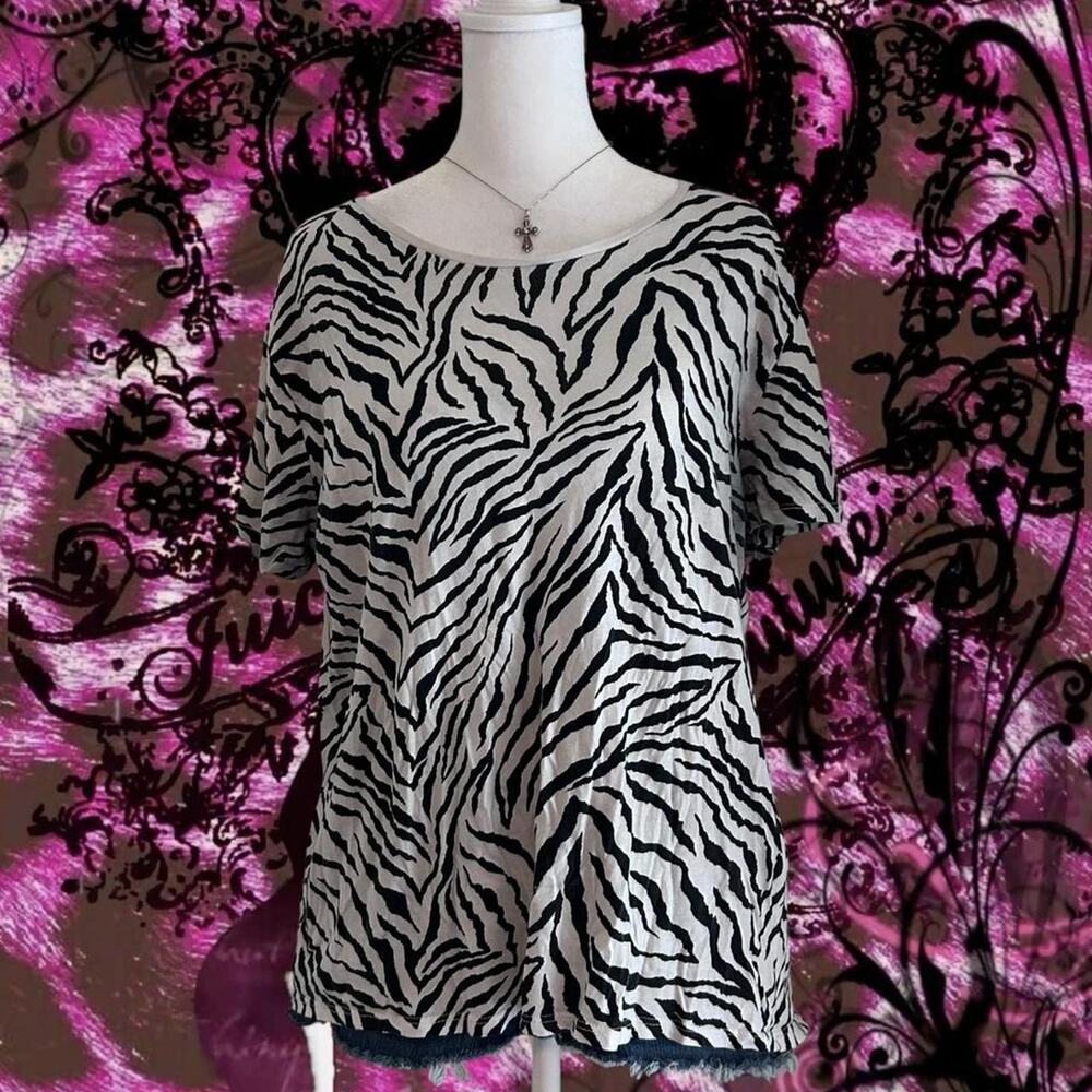 Black and white zebra print short sleeve